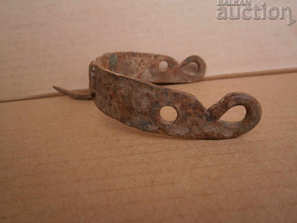 Delivery of antique wrought collar with thorns for shepherd dog Delivery of antique wrought collar with thorns for shepherd dog