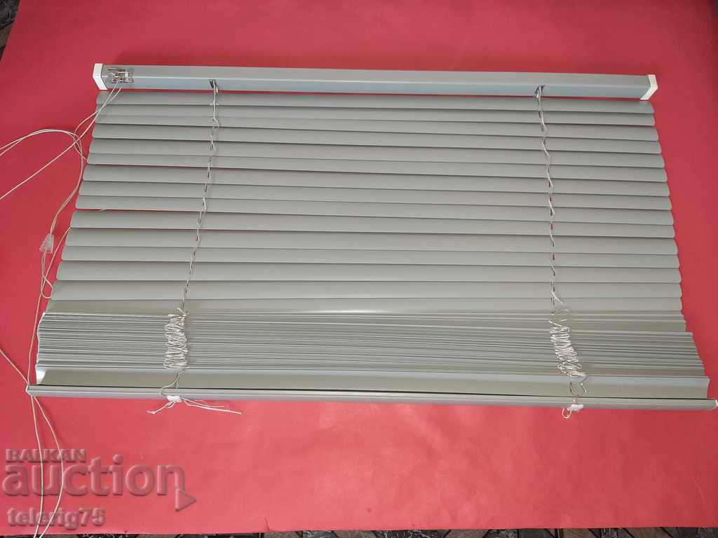 Jaluzea din aluminiu pentru fereastră - 72 cm / 175 cm