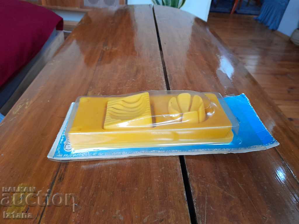 Old device for cutting eggs, egg slicer Old device for cutting eggs, egg slicer