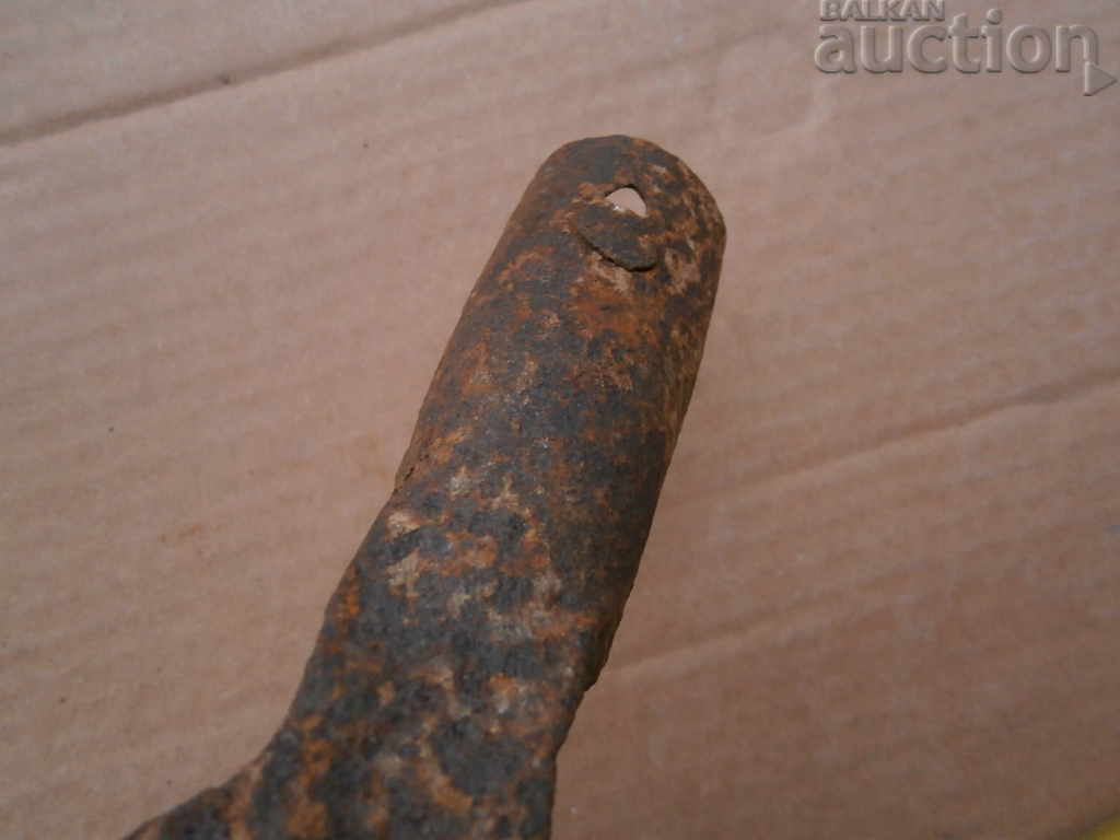 Auction a primitive scent, a gourd, a gourd, a wicker forged iron Auction a primitive scent, a gourd, a gourd, a wicker forged iron