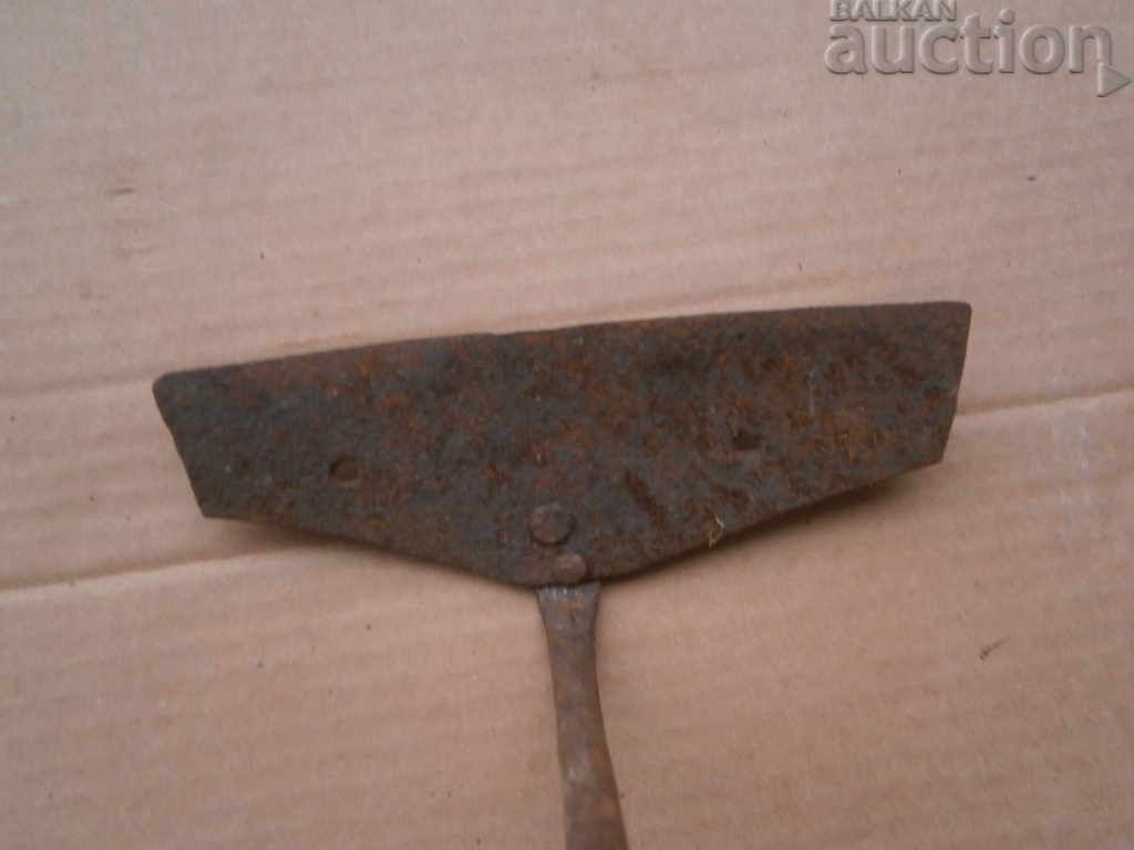 Auction a primitive scent, a gourd, a gourd, a wicker forged iron Auction a primitive scent, a gourd, a gourd, a wicker forged iron