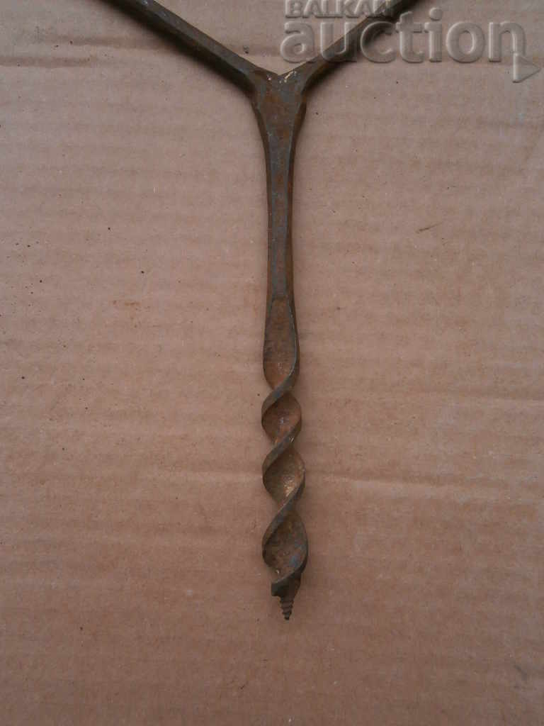 un burghiu vechi forjat cu preț 21.00 BGN | € 10.74 un burghiu vechi forjat cu preț 21.00 BGN | € 10.74