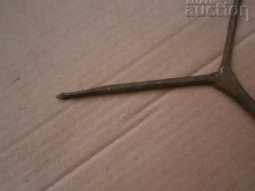 Licitație un burghiu vechi forjat Licitație un burghiu vechi forjat