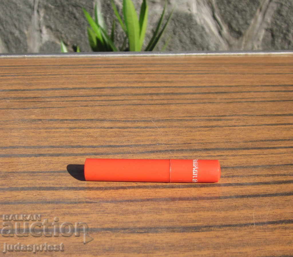 Pelikan pelikan old bakelite pencil case with graffiti with price 10.00 BGN | € 5.11 Pelikan pelikan old bakelite pencil case with graffiti with price 10.00 BGN | € 5.11