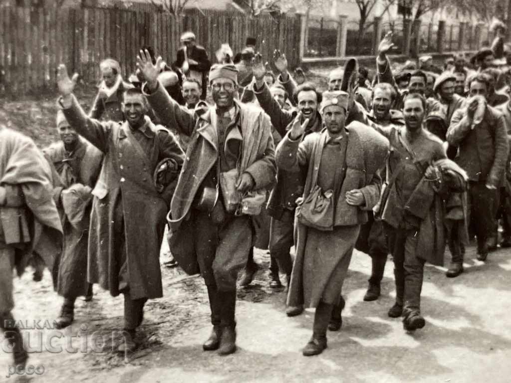 Delivery of Serb / Croatian / captives on the Pirot-Tsaribrod road in 1941 Delivery of Serb / Croatian / captives on the Pirot-Tsaribrod road in 1941