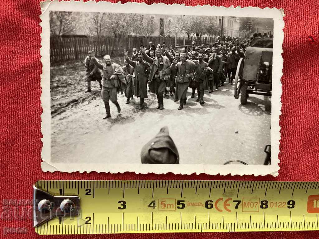 Serb / Croatian / captives on the Pirot-Tsaribrod road in 1941 - 5 Serb / Croatian / captives on the Pirot-Tsaribrod road in 1941 - 5