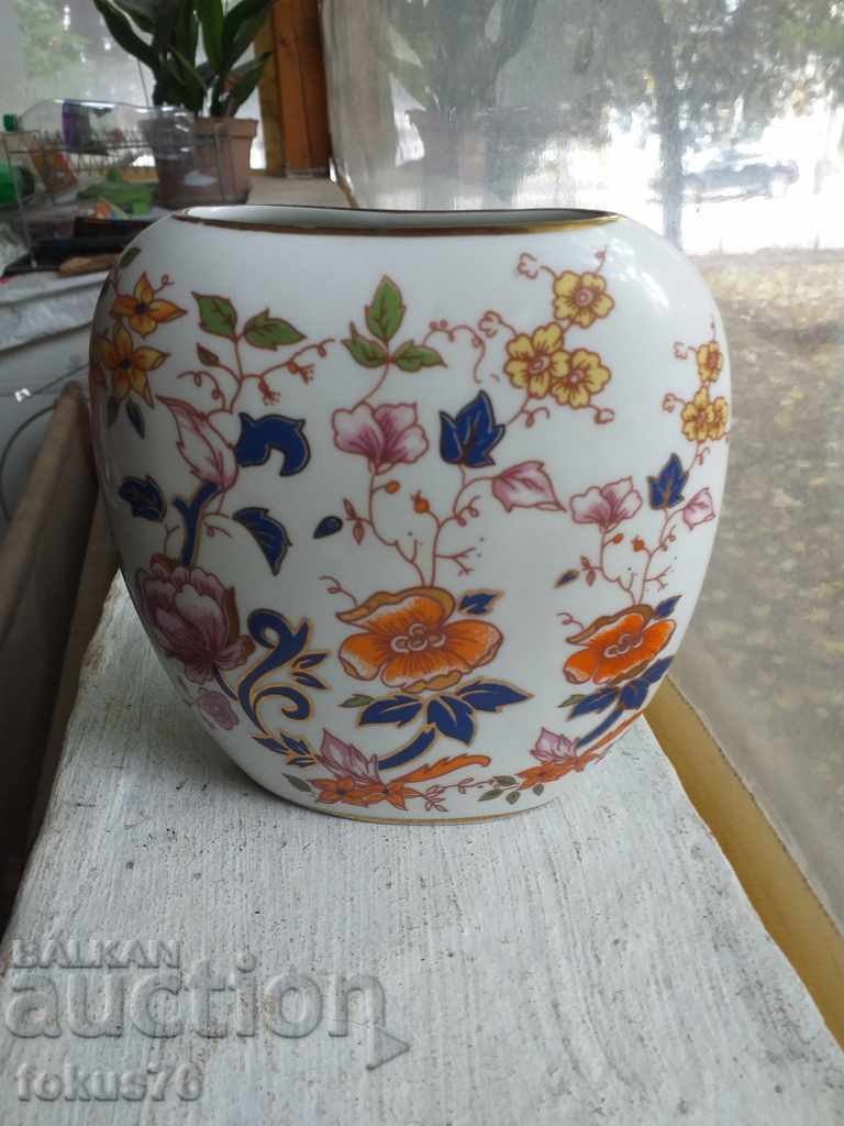 Old porcelain Limoges vase with price 90.00 BGN | € 46.02 Old porcelain Limoges vase with price 90.00 BGN | € 46.02