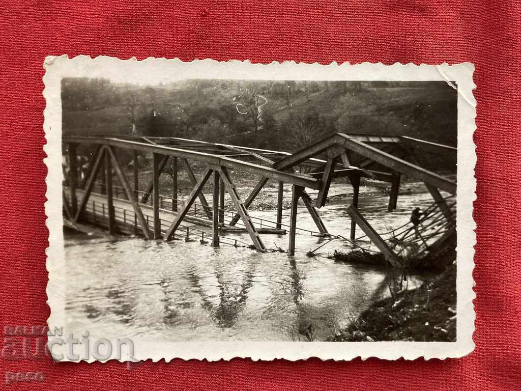 Delivery of The bridge on the Pirot-Vranya highway was blown up by the Serbs in 1941. Delivery of The bridge on the Pirot-Vranya highway was blown up by the Serbs in 1941.