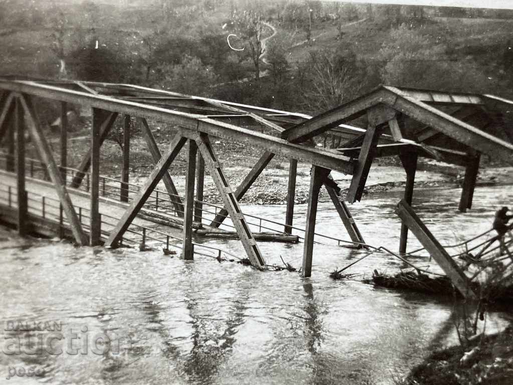 Взривен от сърбите мост на шосето Пирот-Враня 1941 г.