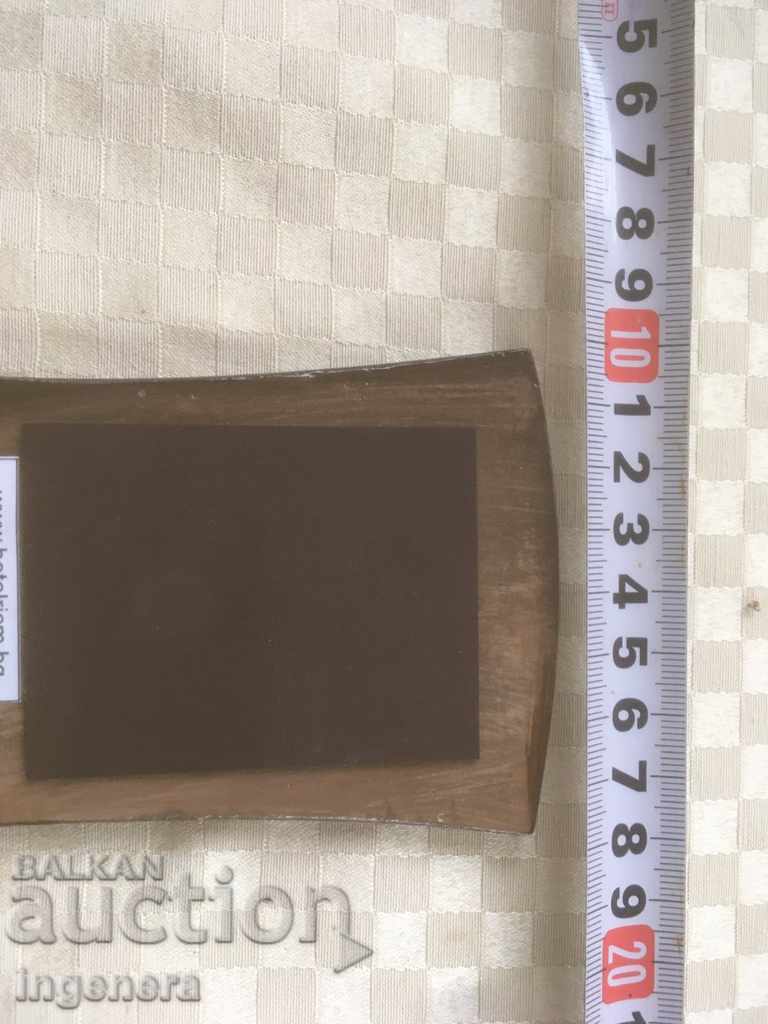 MAGNET DE FRIGIDER LUCRAT MANUAL-9x8 CM cu preț € 2.40 | 4.69 BGN