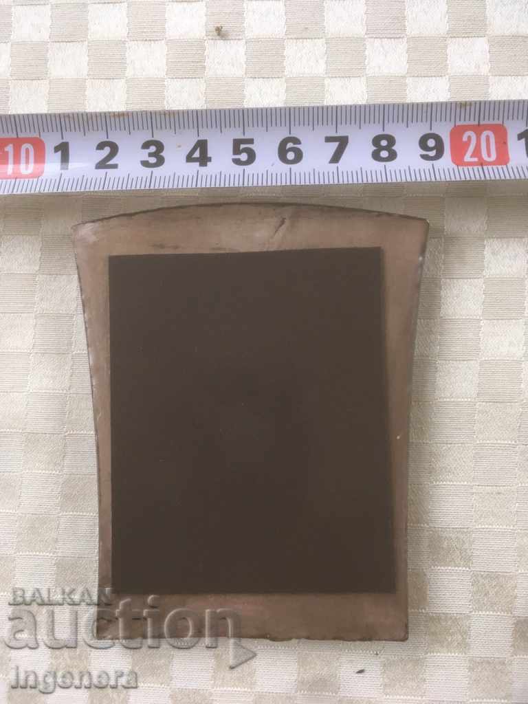MAGNET DE FRIGIDER LUCRAT MANUAL-9x8 CM cu preț € 2.40 | 4.69 BGN
