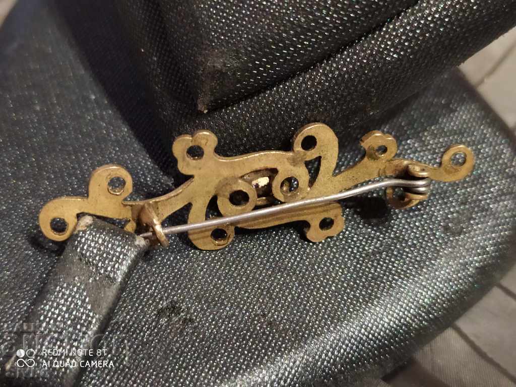 An antique brooch with price 9.99 BGN | € 5.11 An antique brooch with price 9.99 BGN | € 5.11