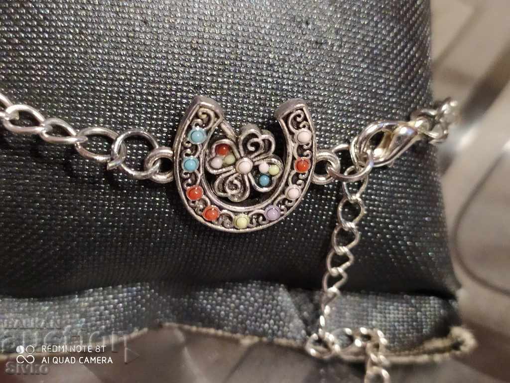 Horseshoe bracelet four-leaf clover with price 0.99 BGN | € 0.51 Horseshoe bracelet four-leaf clover with price 0.99 BGN | € 0.51
