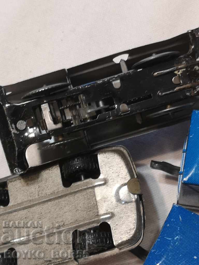 Παράδοση Εκλεκτής ποιότητας παιδικό κασσίτερο παιχνίδια τρένο με βαγόνια και αυτοκίνητο