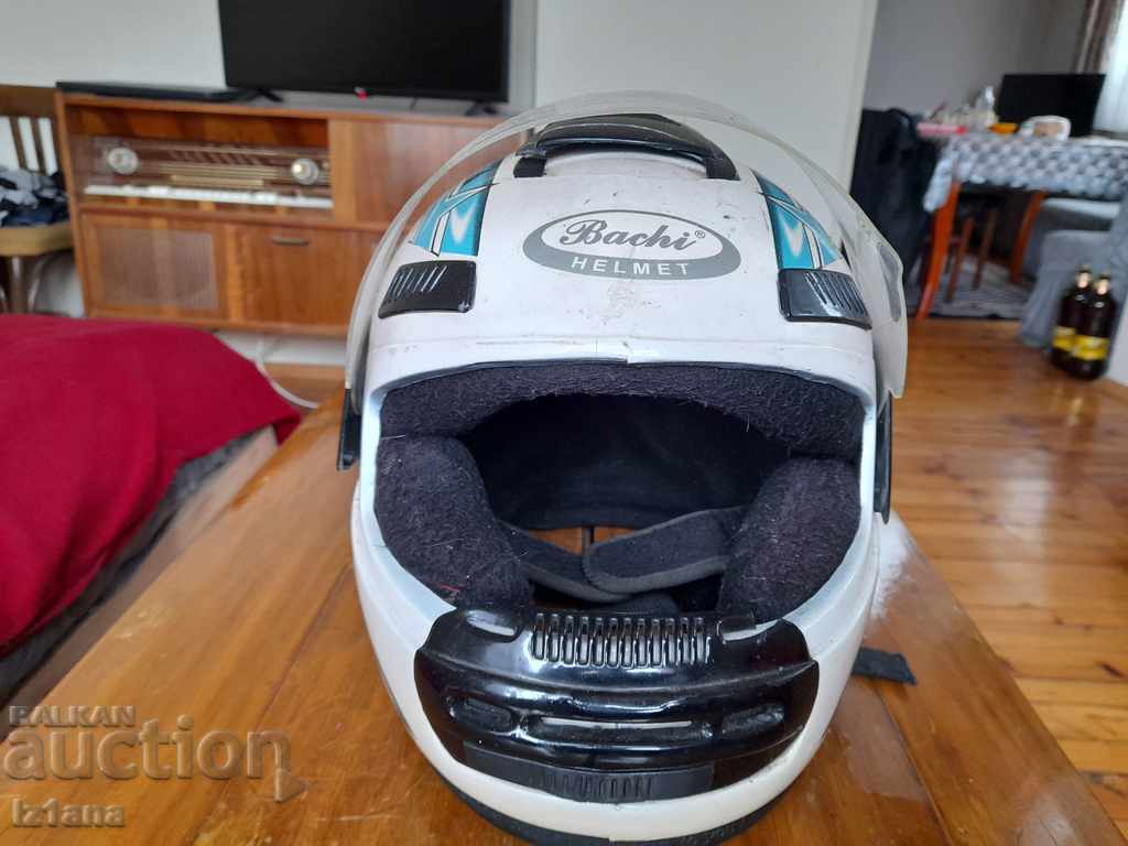 Casca veche de motociclist cu preț 33.00 BGN | € 16.87