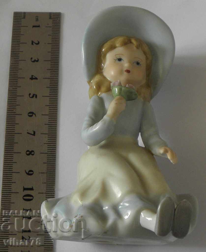 figura cu preț 35.99 BGN | € 18.40