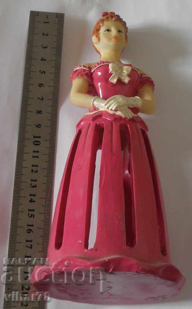 figura cu preț 44.99 BGN | € 23.00 figura cu preț 44.99 BGN | € 23.00