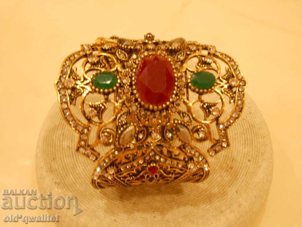 ДАМСКА ГРИВНА мащабна, внушителна прекрасна с цена 97.00 лв. | € 49.60 ДАМСКА ГРИВНА мащабна, внушителна прекрасна с цена 97.00 лв. | € 49.60