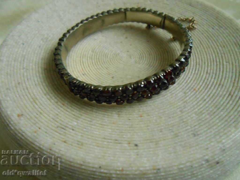 Auction WOMEN'S BRACELET with natural stones - Garnet, very old Auction WOMEN'S BRACELET with natural stones - Garnet, very old