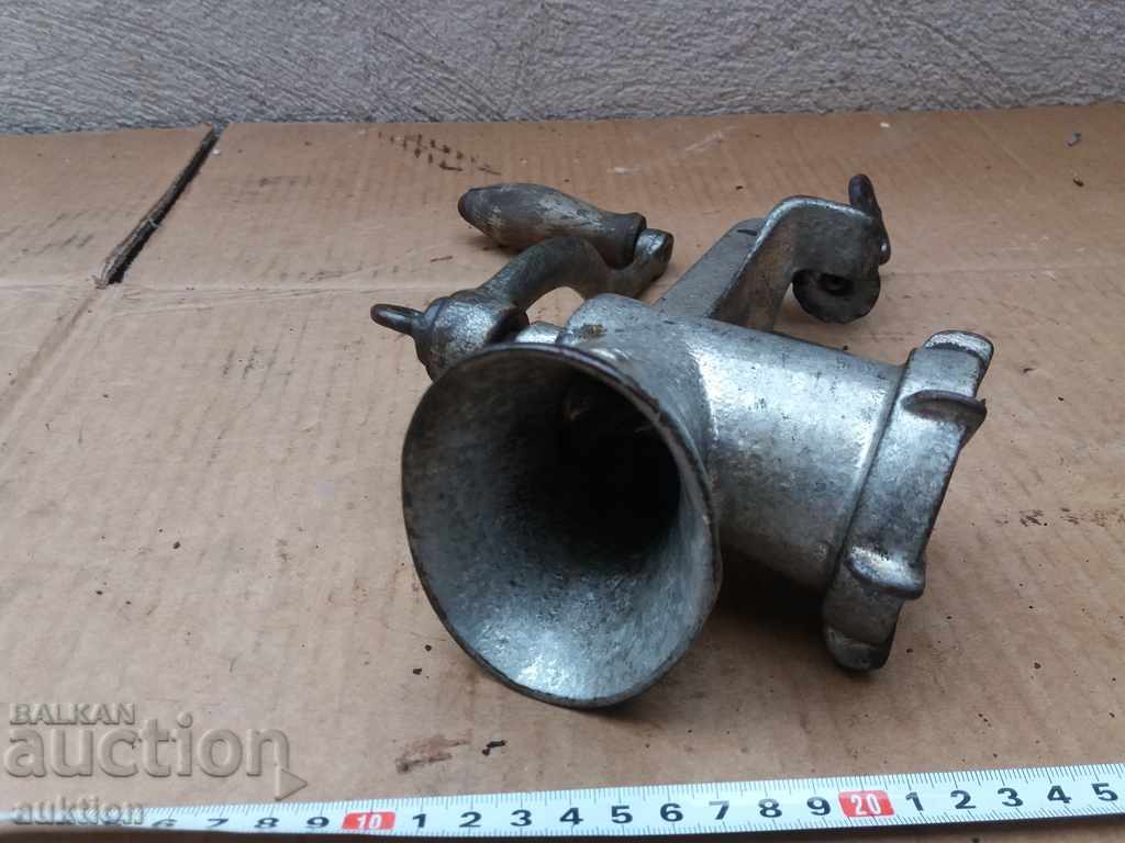 Auction EXCELLENT MEAT GRINDER Auction EXCELLENT MEAT GRINDER