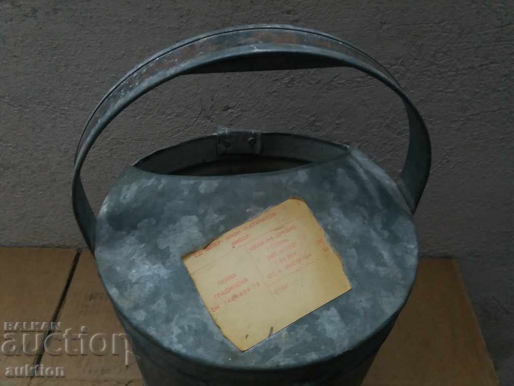 Auction OLD METAL WATER TRAILER GALVANIZED Auction OLD METAL WATER TRAILER GALVANIZED