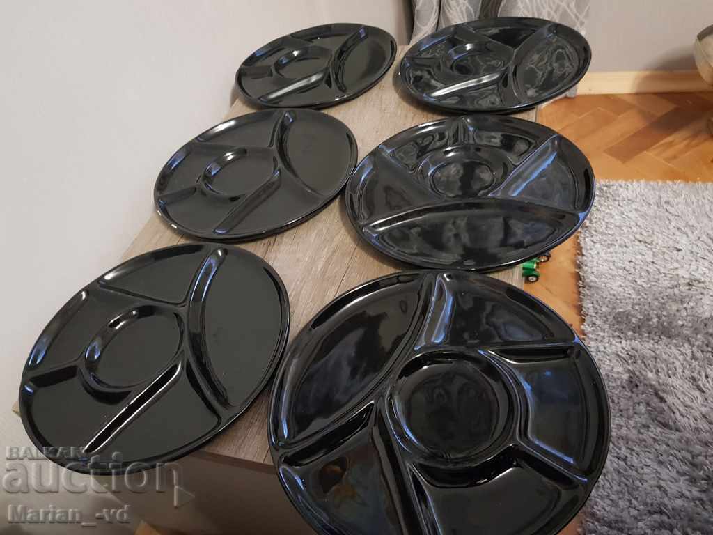 Set of porcelain plates