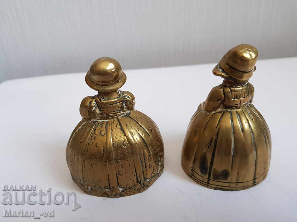 Παράδοση Παλιές χάλκινες καμπάνες για υπηρέτες - 2 τεμάχια Παράδοση Παλιές χάλκινες καμπάνες για υπηρέτες - 2 τεμάχια