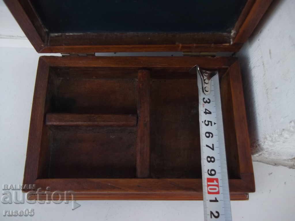 Delivery of Wooden box with mirror Delivery of Wooden box with mirror