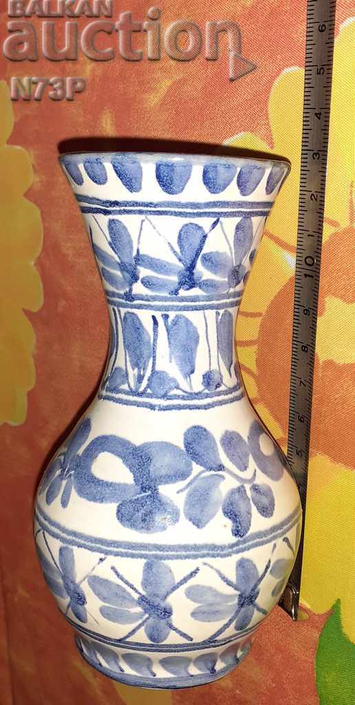 VASĂ DE MARC VECHI. FĂCUT DE MÂNĂ. cu preț 12.00 BGN | € 6.14