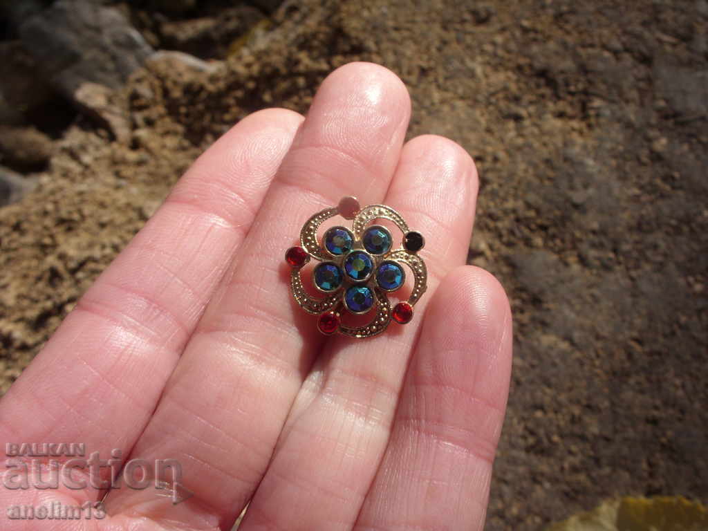 ΜΙΑ ΠΑΛΙΑ ΕΠΙΧΡΥΣΤΗ ΚΑΡΦΙΛΑ