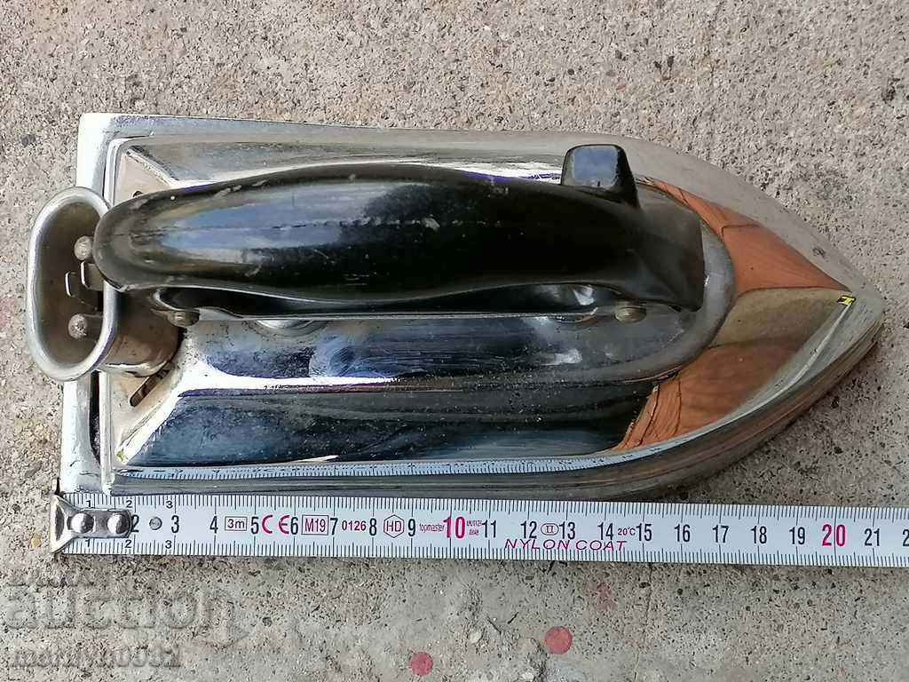 Auction Old social electric iron - PRC Auction Old social electric iron - PRC