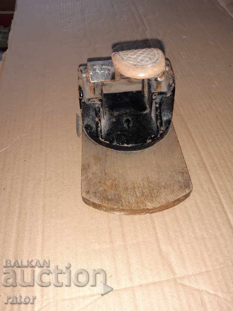 Very old, very large office paper punch with price 14.99 BGN | € 7.66 Very old, very large office paper punch with price 14.99 BGN | € 7.66