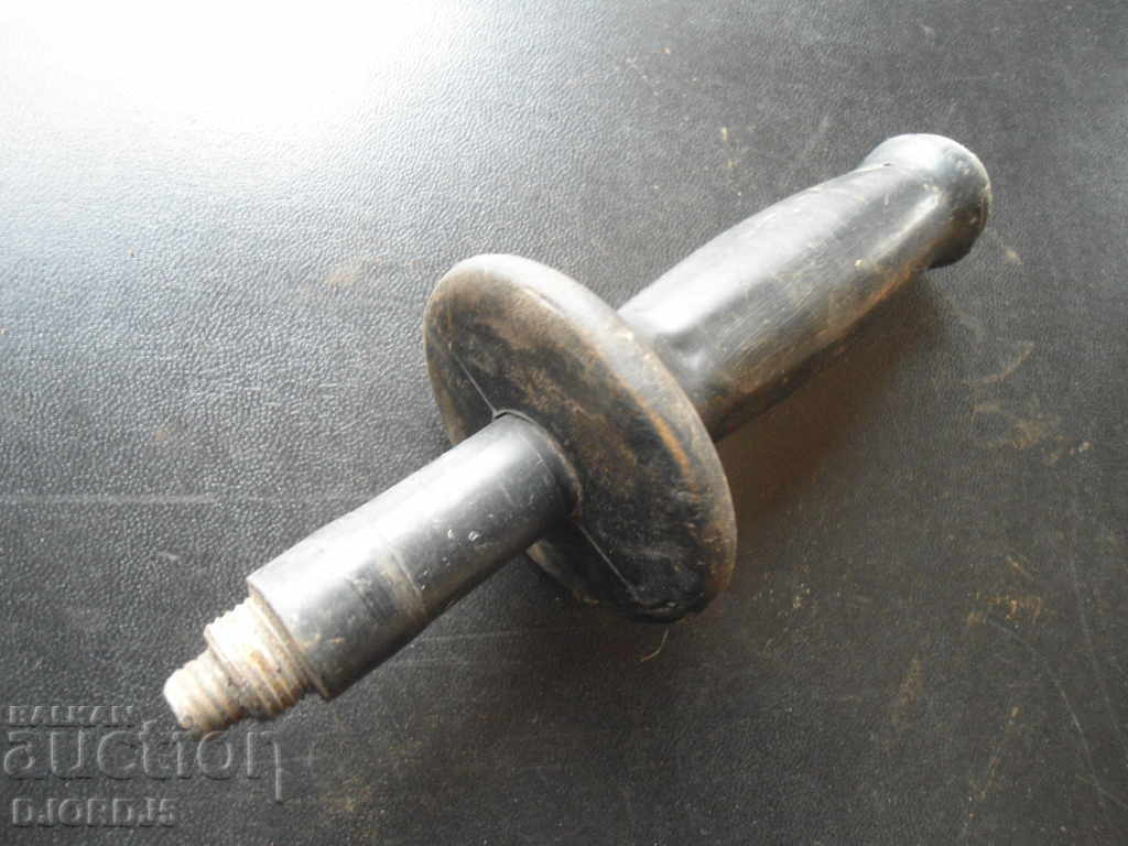 Стара ръкохватка с цена 3.00 лв. | € 1.53 Стара ръкохватка с цена 3.00 лв. | € 1.53