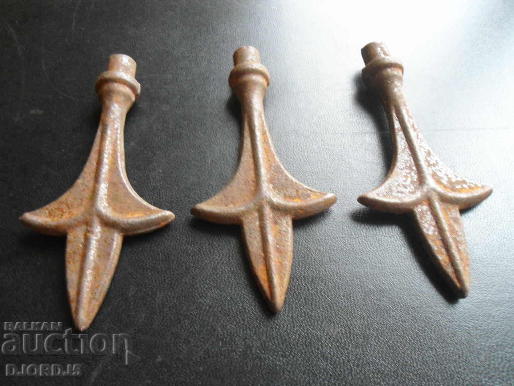 Auction Lot of scrap iron, 3 pieces Auction Lot of scrap iron, 3 pieces