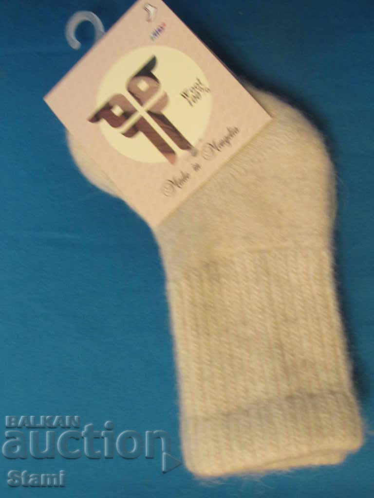 Licitație Șosete pentru bebeluși tricotate la mașină din 100% lână, mărimea 0