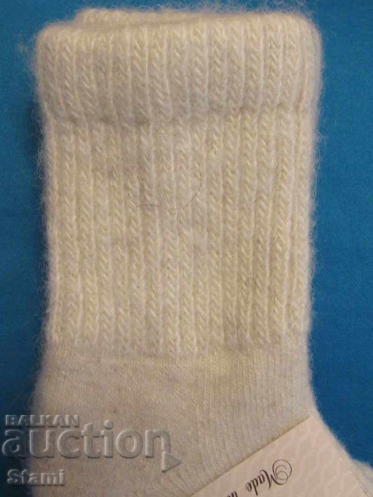 Livrarea Șosete pentru bebeluși tricotate la mașină din 100% lână, mărimea 0