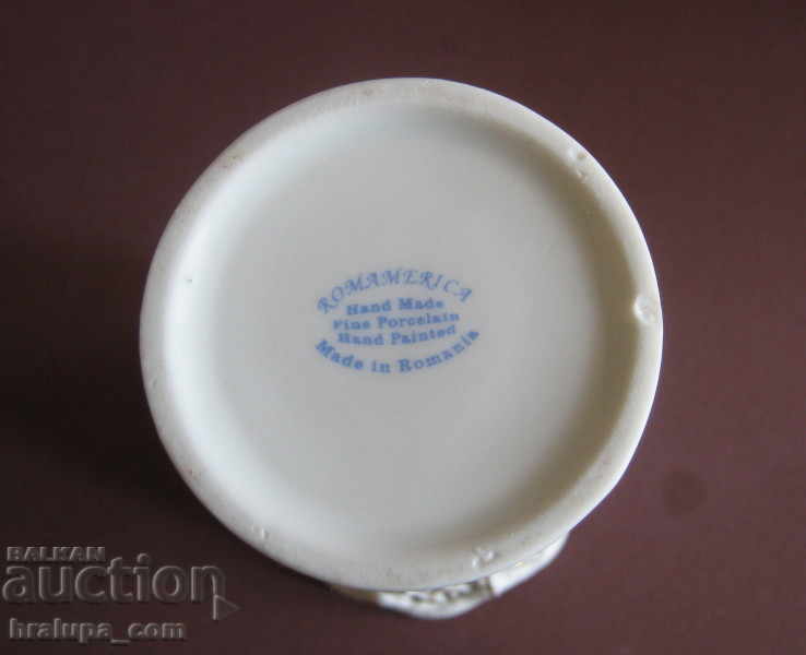 Delivery of Porcelain vase Romamerica Romania handmade Delivery of Porcelain vase Romamerica Romania handmade