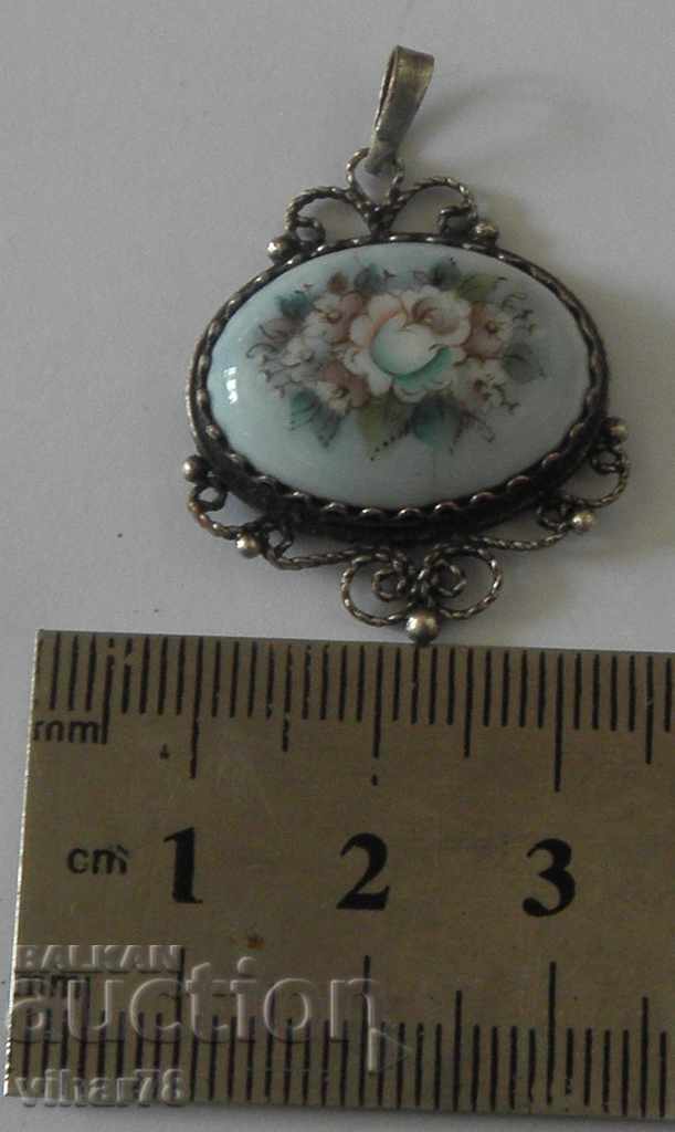 Auction medallion Auction medallion