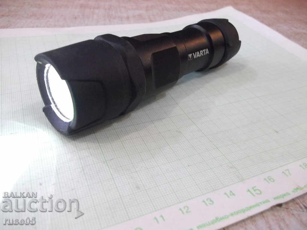 Lanternă "VARTA - LED F10 CREE indestructibil cu 3 baterii AAA"