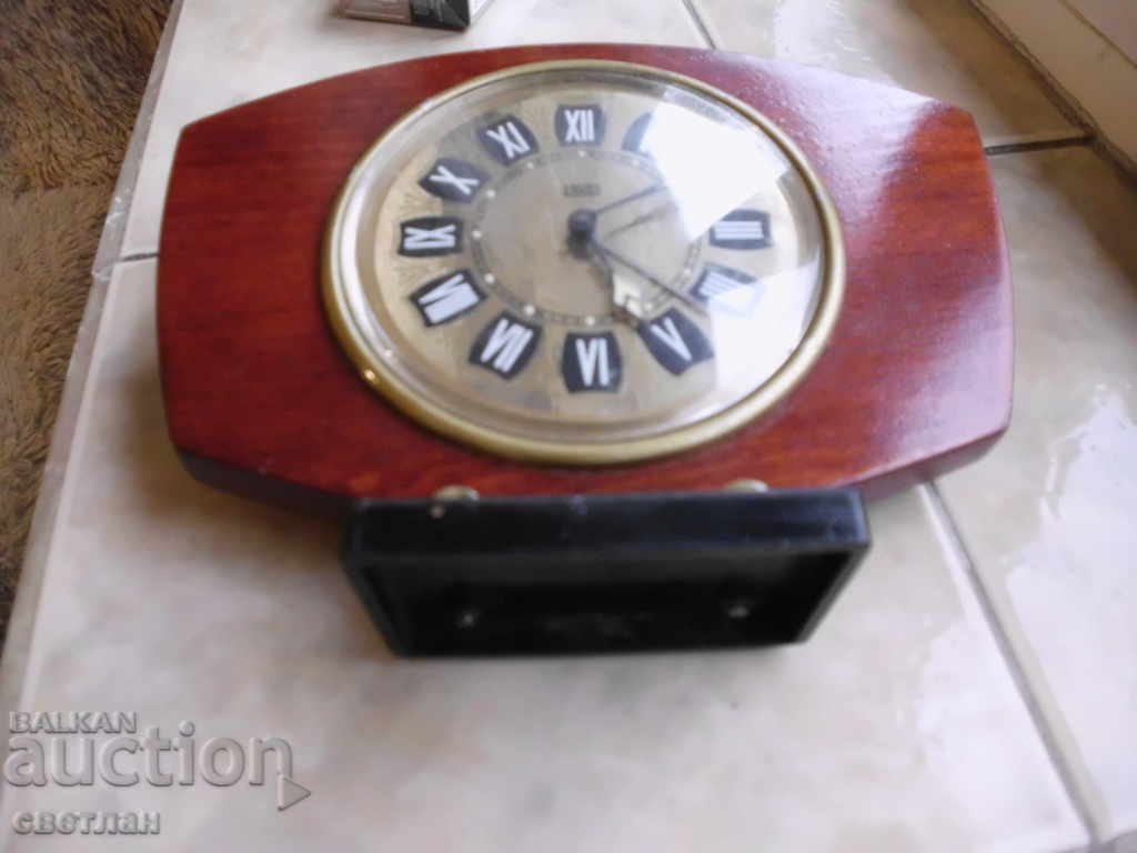Auction beautiful desk clock Auction beautiful desk clock