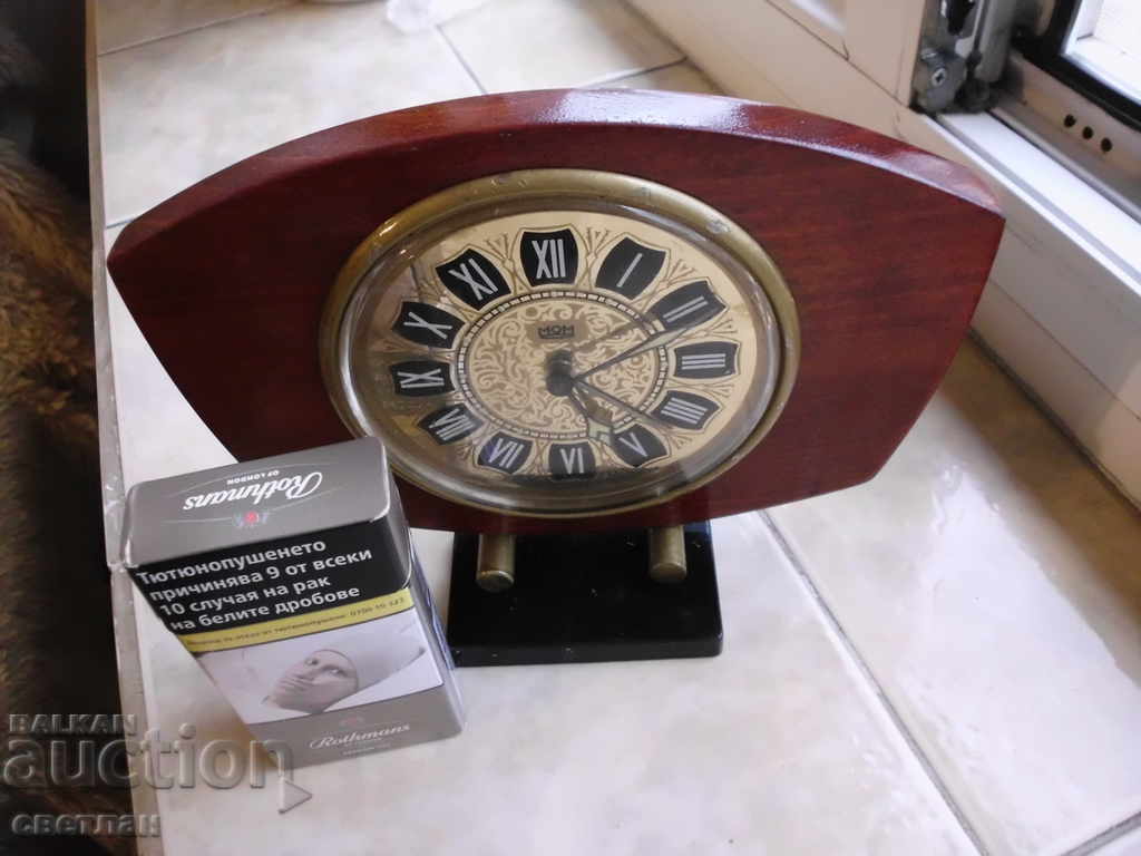Delivery of beautiful desk clock Delivery of beautiful desk clock