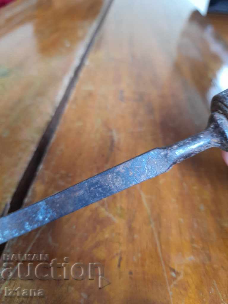 Delivery of Old carving chisel Delivery of Old carving chisel