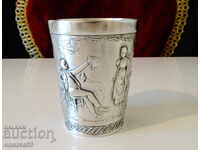 Κασσιτέρινη κούπα κρασιού, ανάγλυφη εικόνα