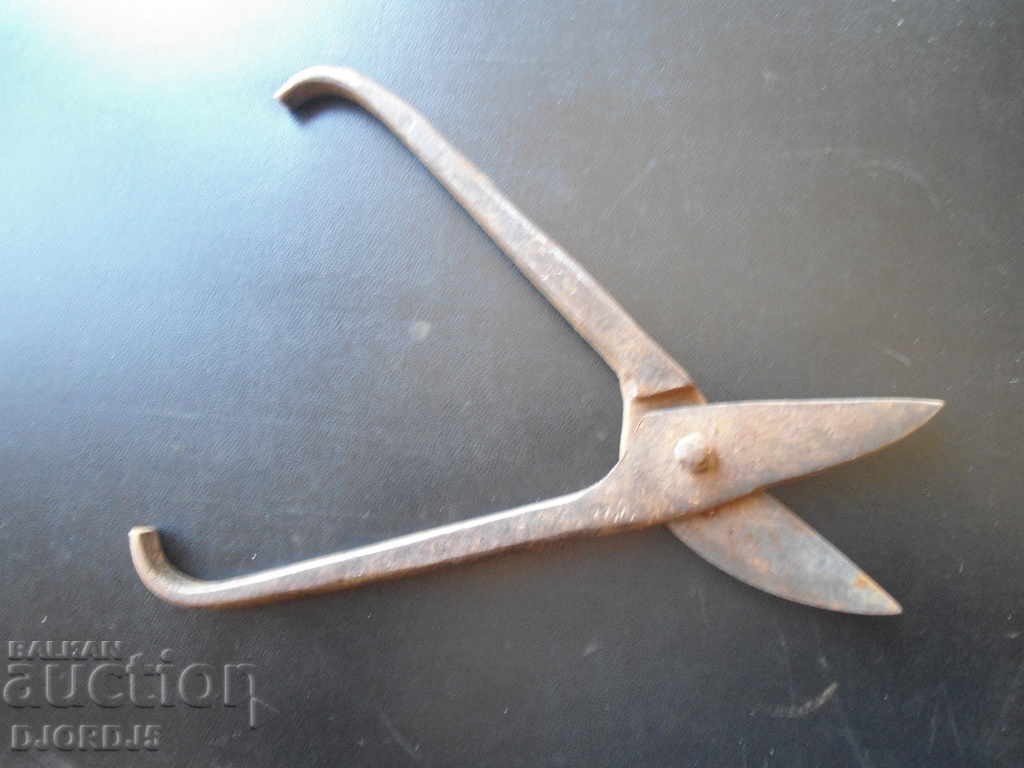 Old sheet metal scissors with price 6.00 BGN | € 3.07