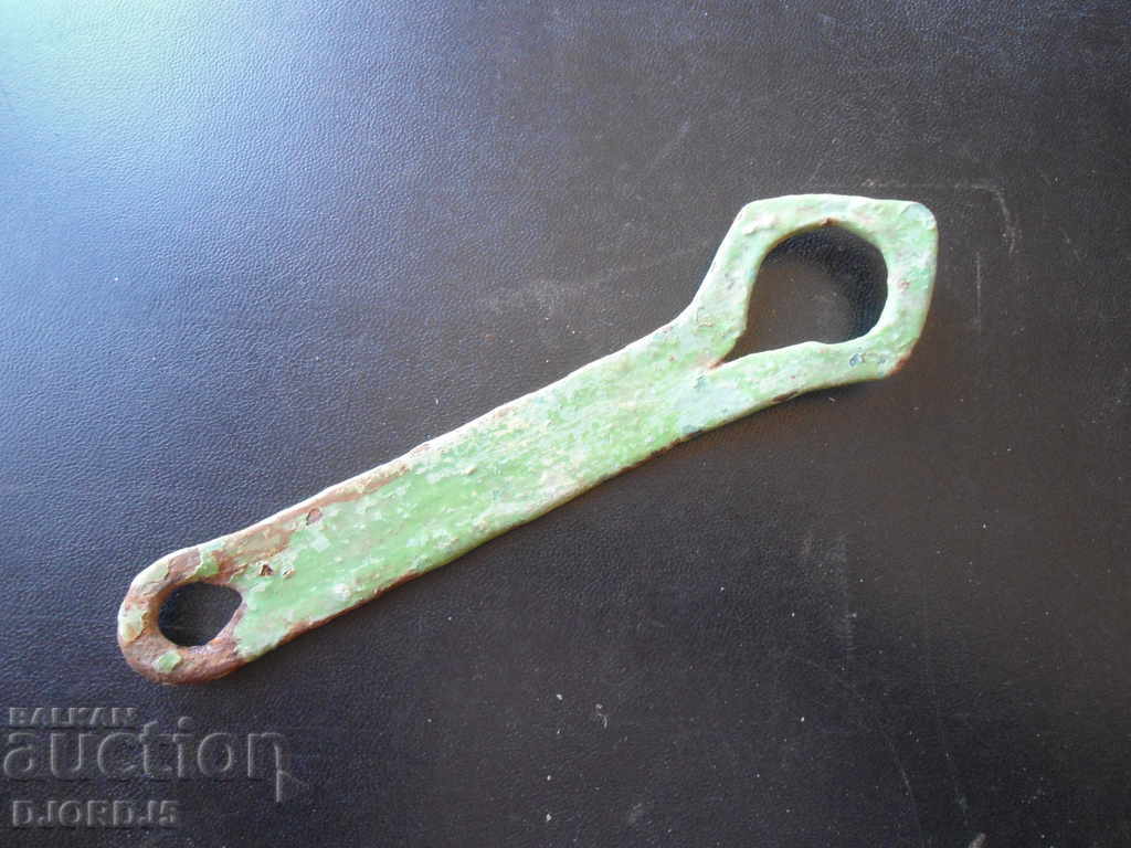 Old wrought latch with price 3.00 BGN | € 1.53 Old wrought latch with price 3.00 BGN | € 1.53