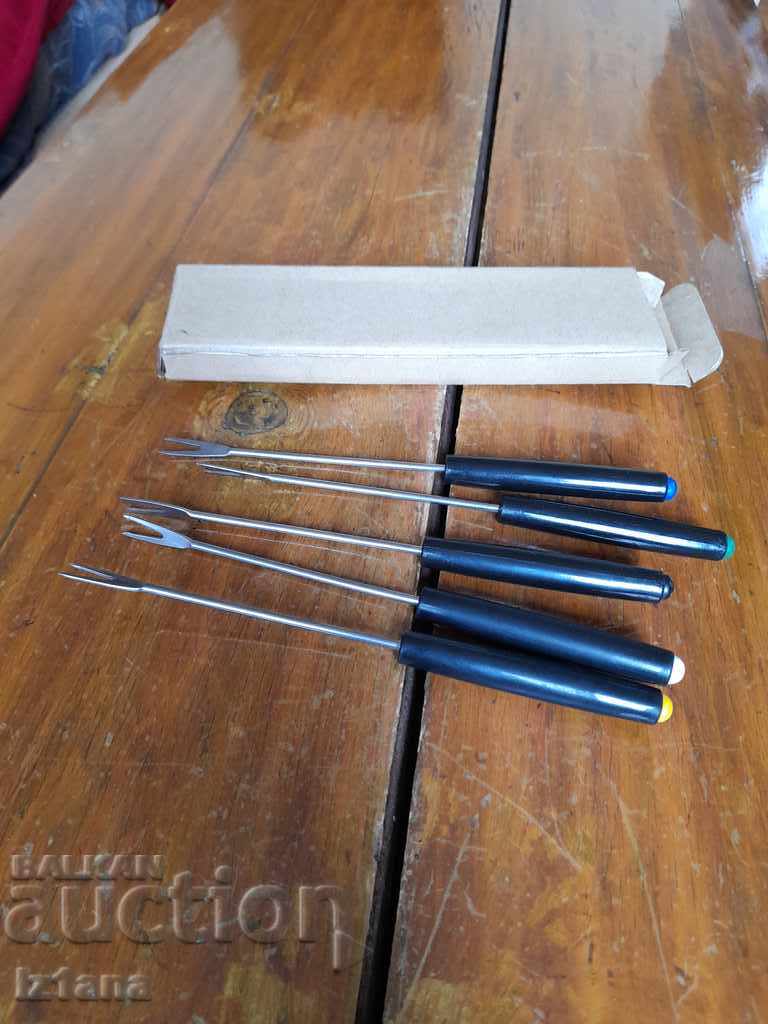 Old forks for Fondue with price 30.00 BGN | € 15.34 Old forks for Fondue with price 30.00 BGN | € 15.34