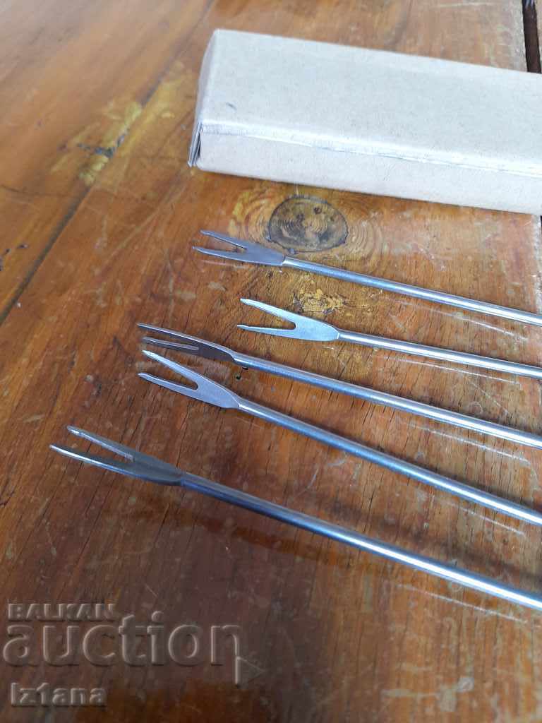Auction Old forks for Fondue Auction Old forks for Fondue