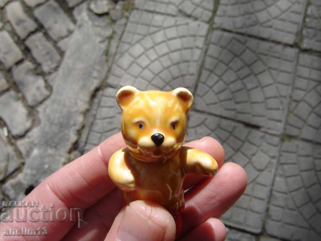 STAR PORCELAIN BEAR GOEBEL W. GERMANY - 6 STAR PORCELAIN BEAR GOEBEL W. GERMANY - 6