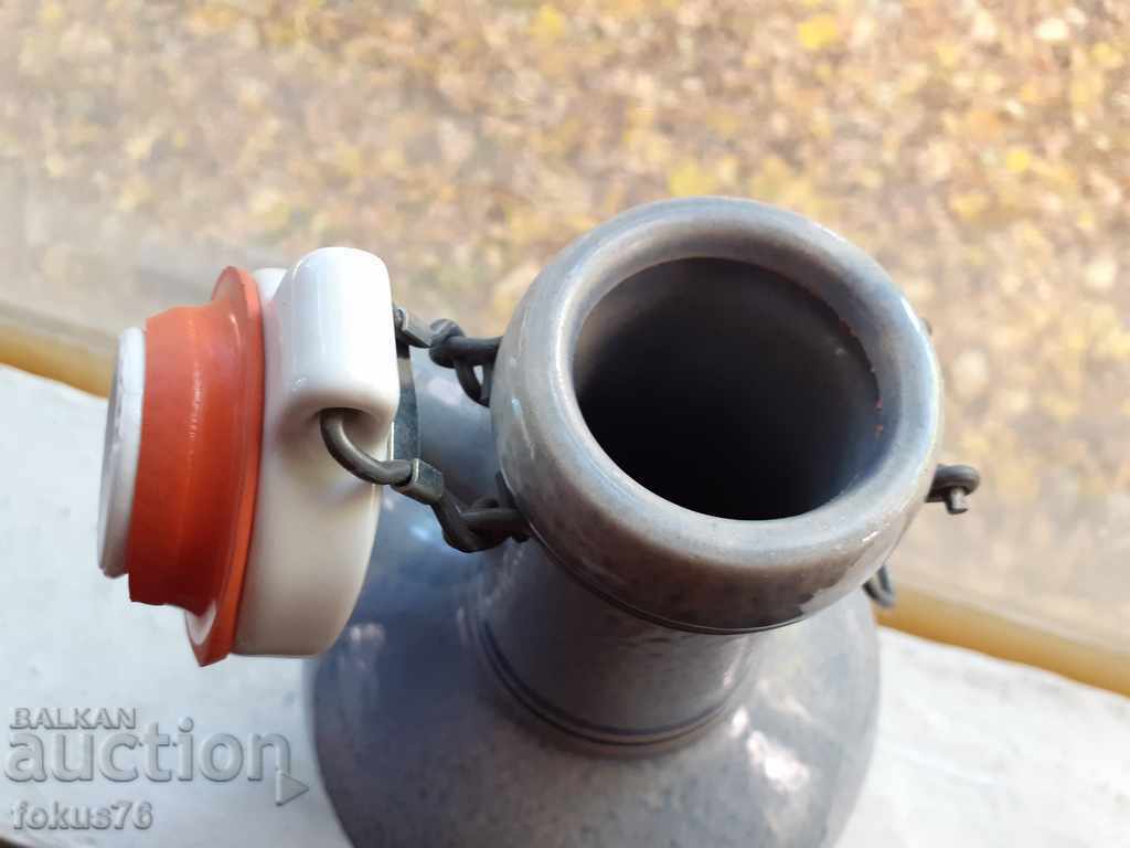 Delivery of Large bottle of pottery Delivery of Large bottle of pottery