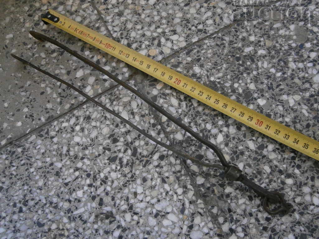Old PRIMITIVE hand forged dilaf curling iron wrought iron